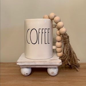 Farmhouse Pedestal Stand